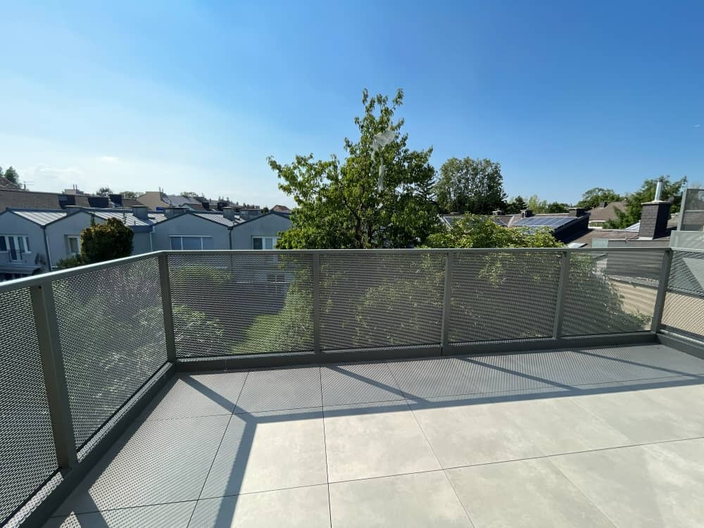 Attic apartment balcony no broker fee