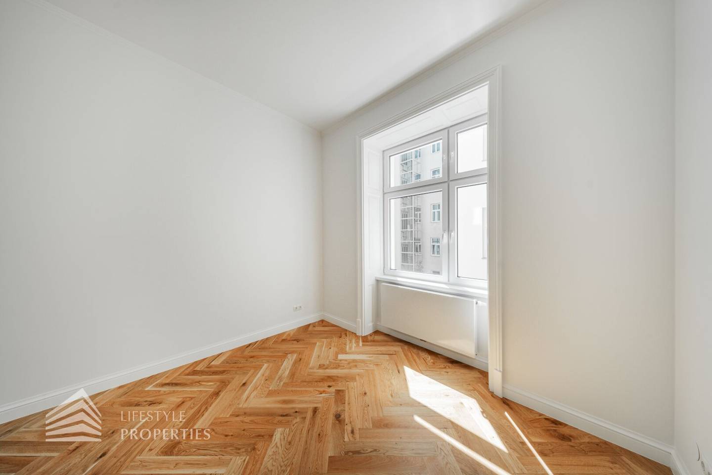 Old building apartment with balcony near Alois Drasche Park