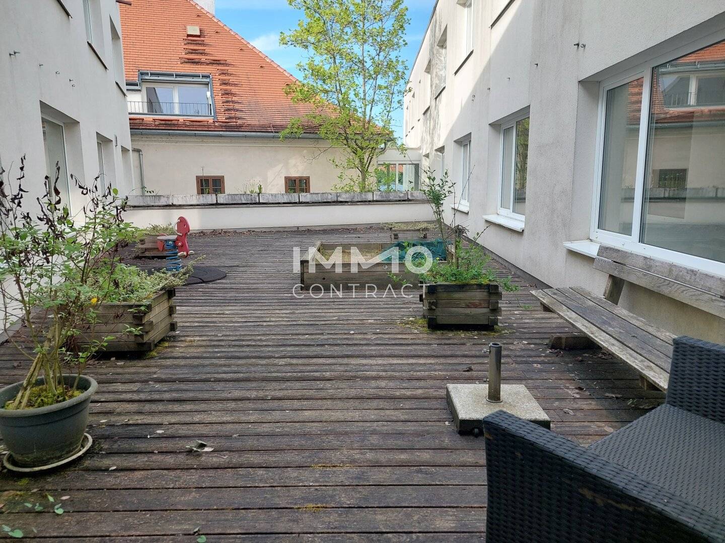 Bright top floor apartment with balcony and lift including underground parking