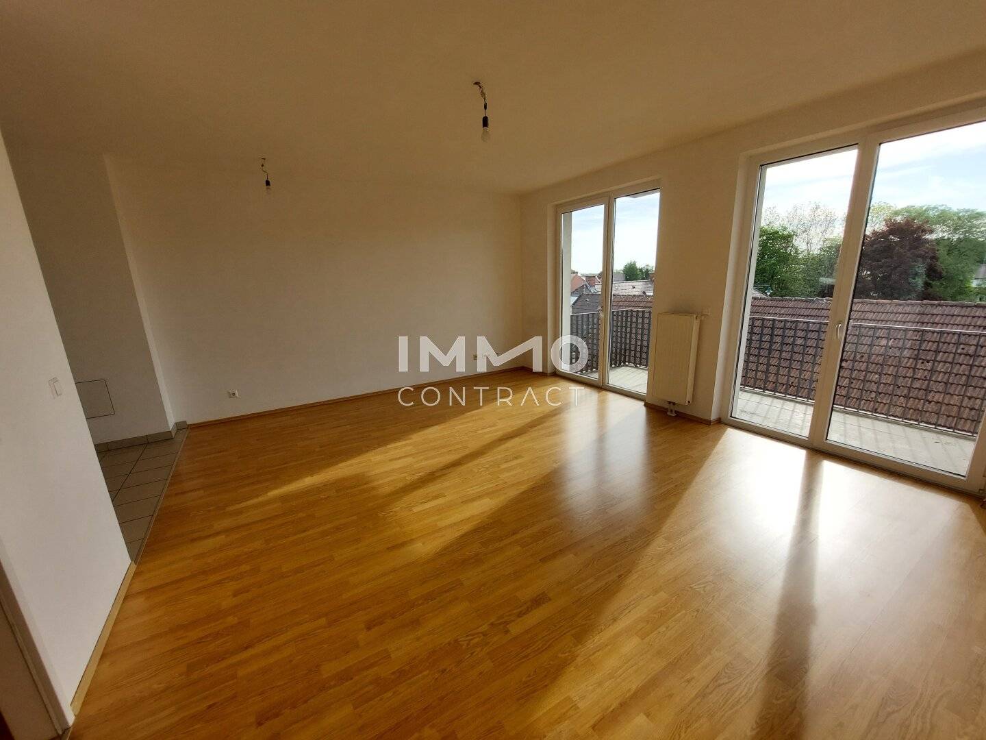 Top floor apartment bright with balcony central