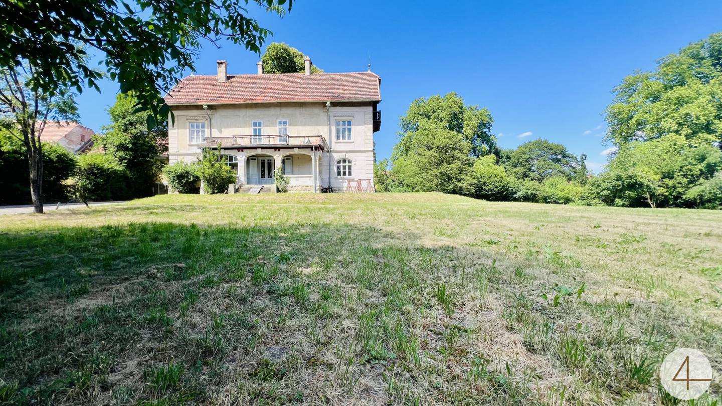 Historische Villa in Ludmerfeld