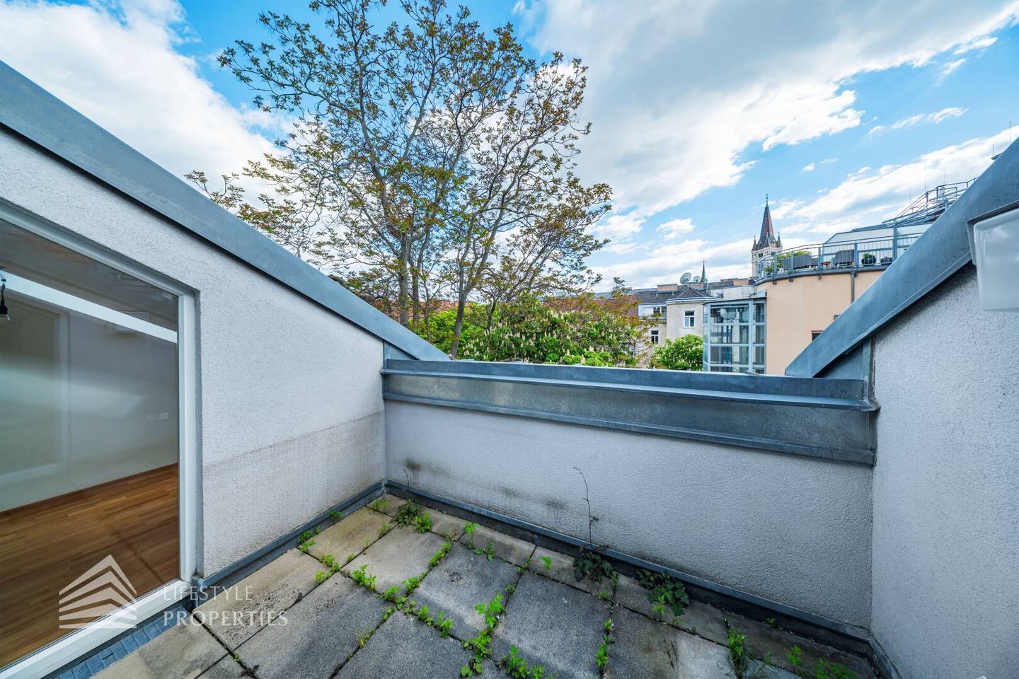 Helle Dachgeschosswohnung Altbau mit Terrasse