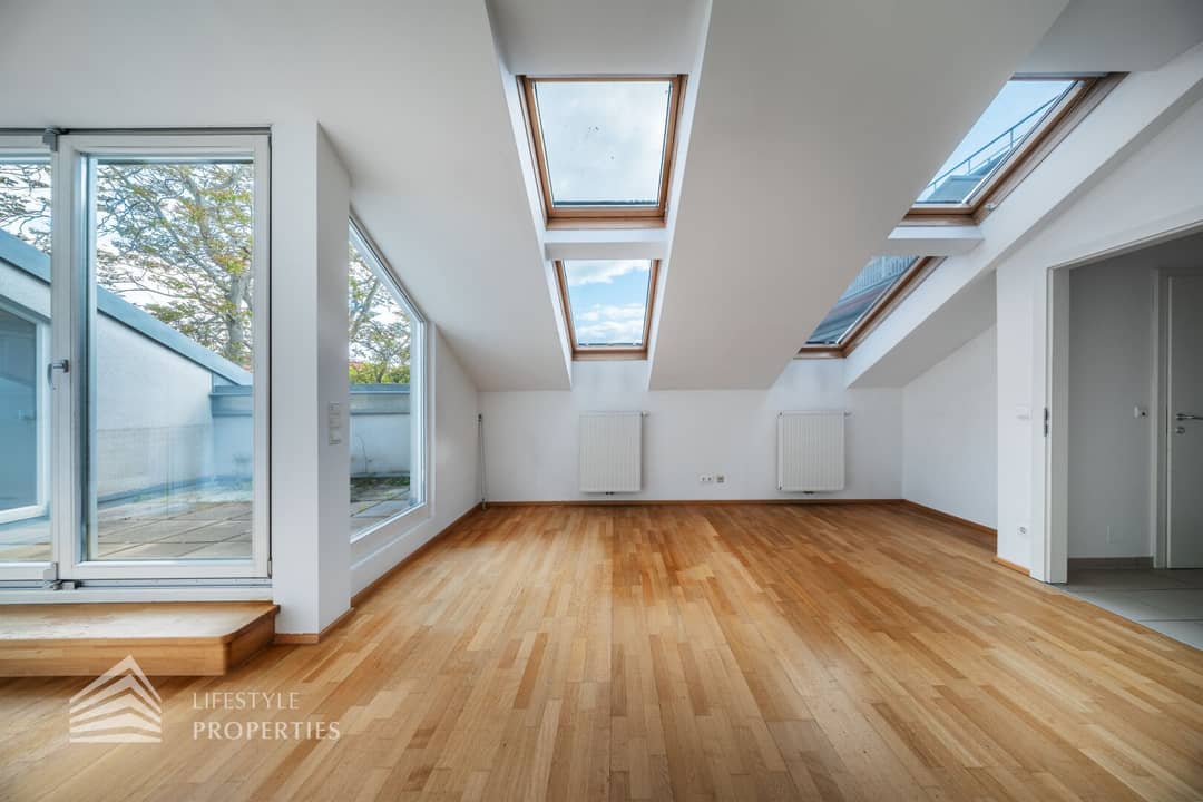 Helle Dachgeschosswohnung Altbau mit Terrasse