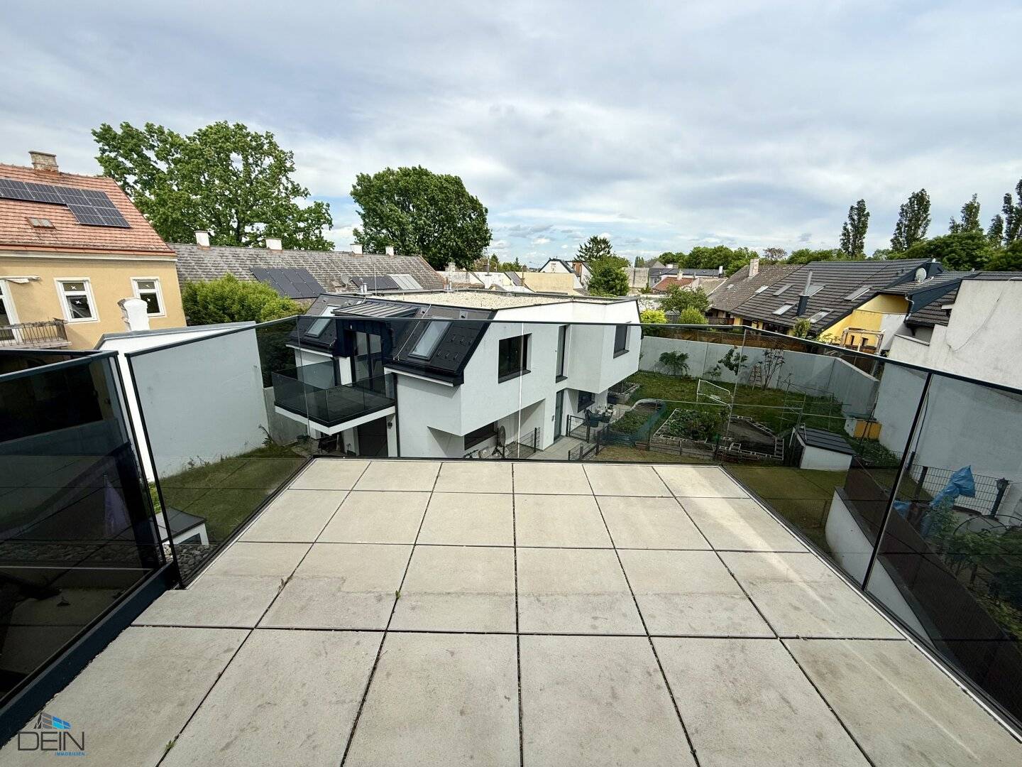 ANLEGEROBJEKT! TRAUMHAFTE 2 ZIMMER DG-WOHNUNG MIT EINEM BALKON NÄHE BADETEICH SÜSSENBRUNN!