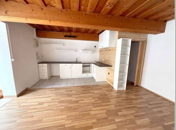 Provisionsfreie hofseitige Dreizimmer Wohnung