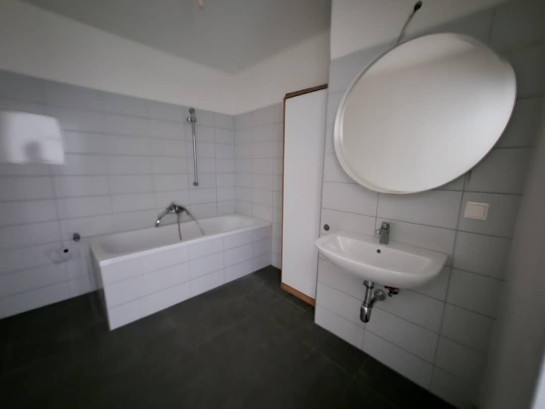 Apartment with balcony and well connected