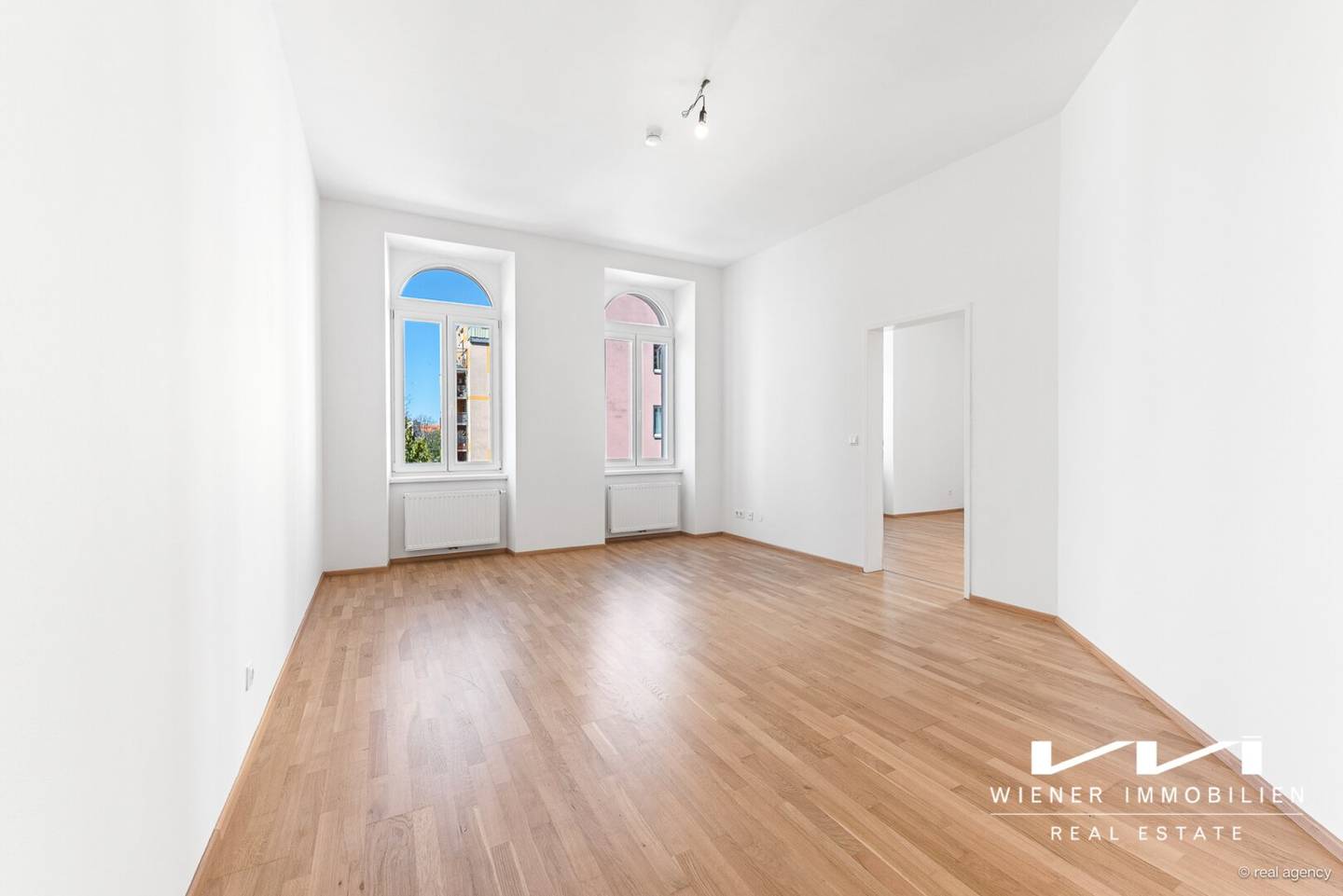 Vollsanierte großzügige Altbauwohnung mit Lift
