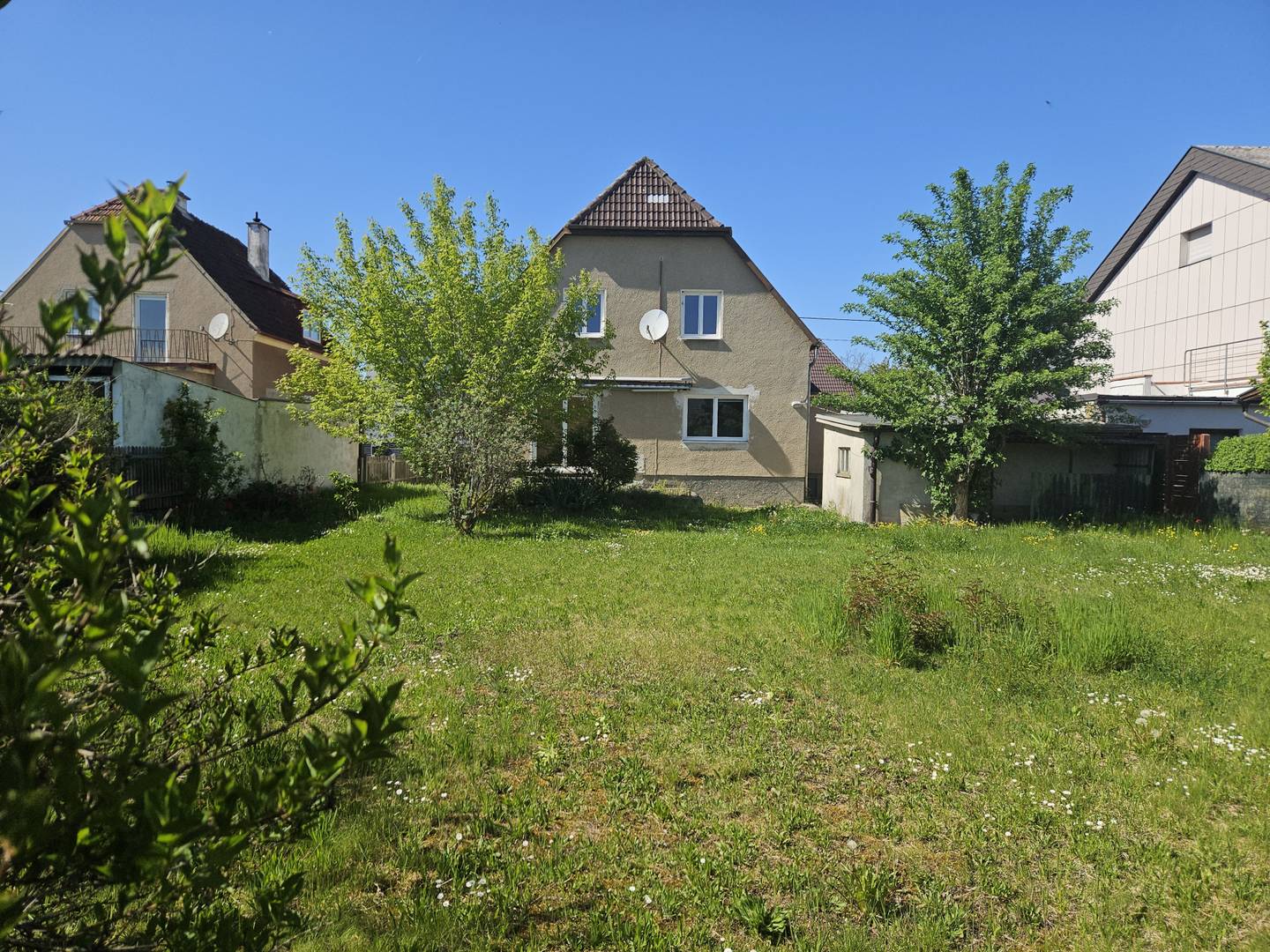 Ebenes Grundstück mit Althaus und Südausrichtung Wohnung