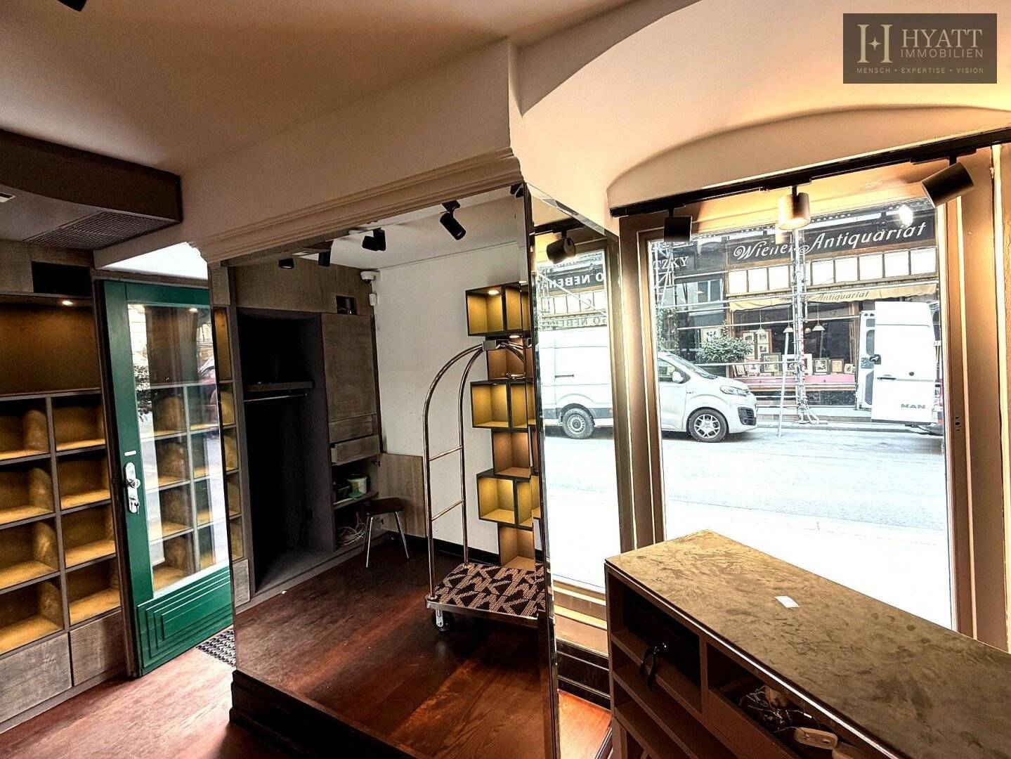Exclusive Shop 1st District