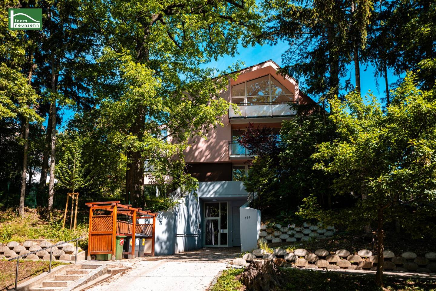 Apartment with private garden and sauna near park