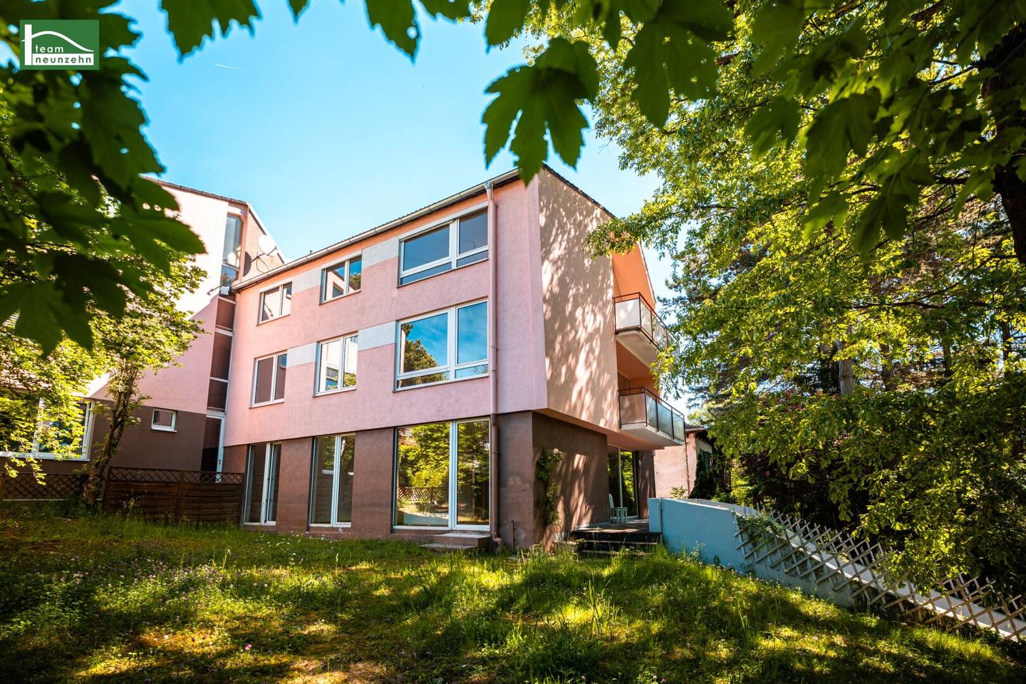 Apartment with private garden and sauna near park