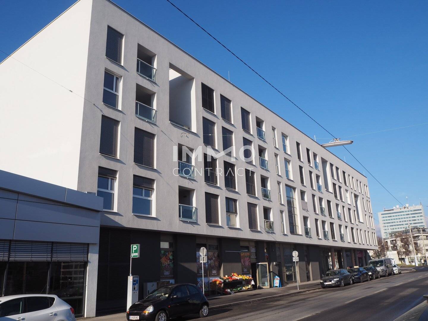 Helle Wohnung mit Loggia und Einbauküche in zentraler Lage