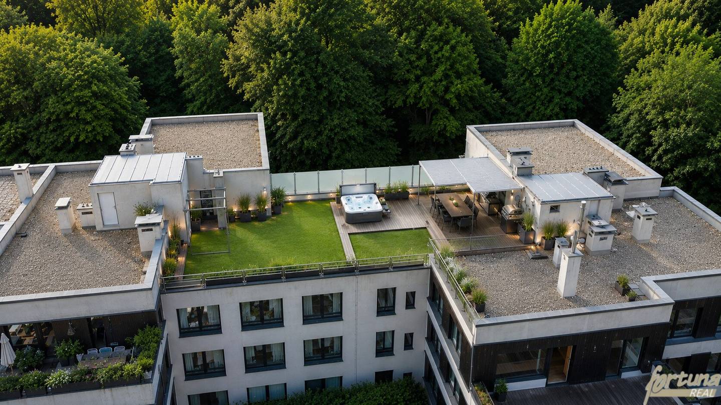Penthouse mit eigenem Aufzug und Hallenbad