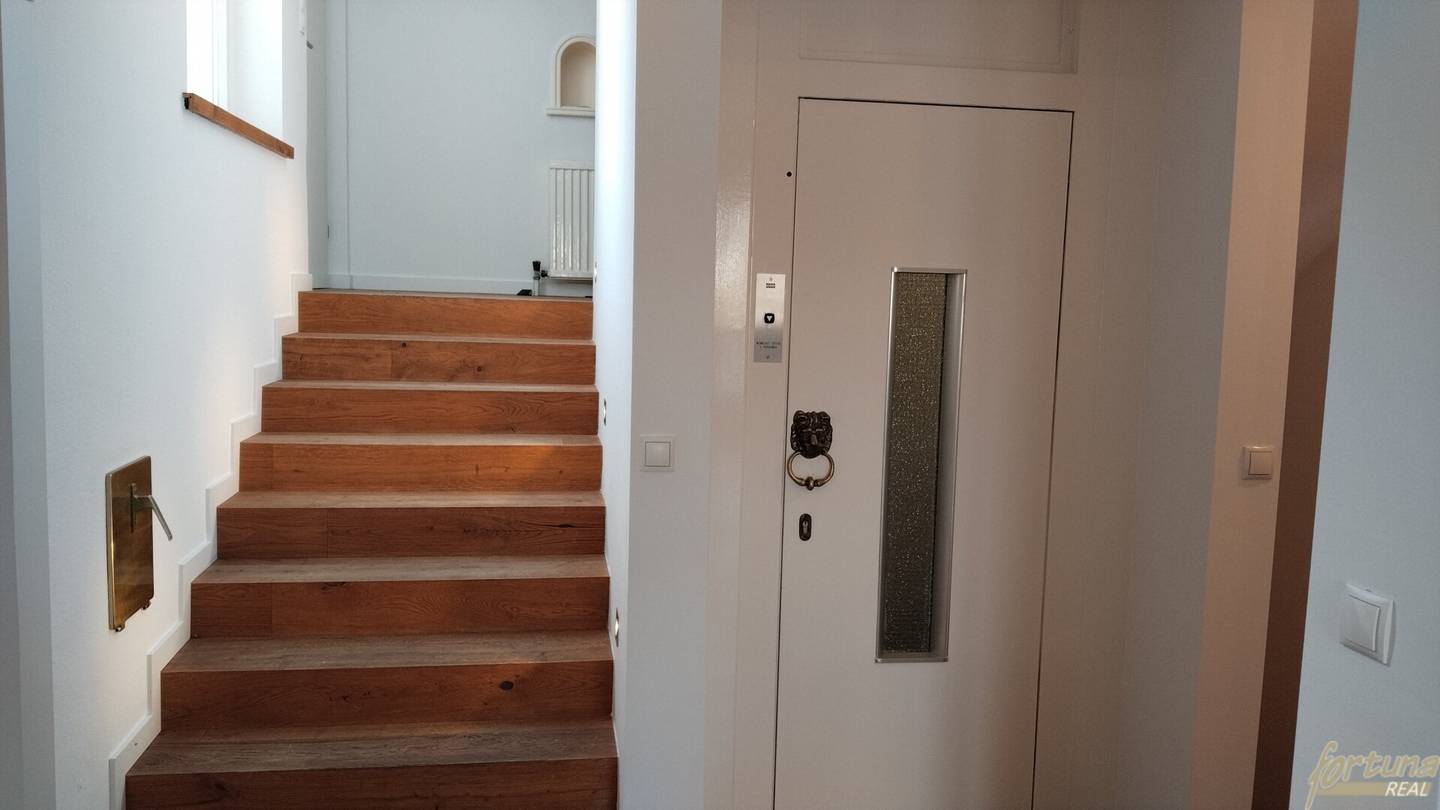 Penthouse mit eigenem Aufzug und Hallenbad