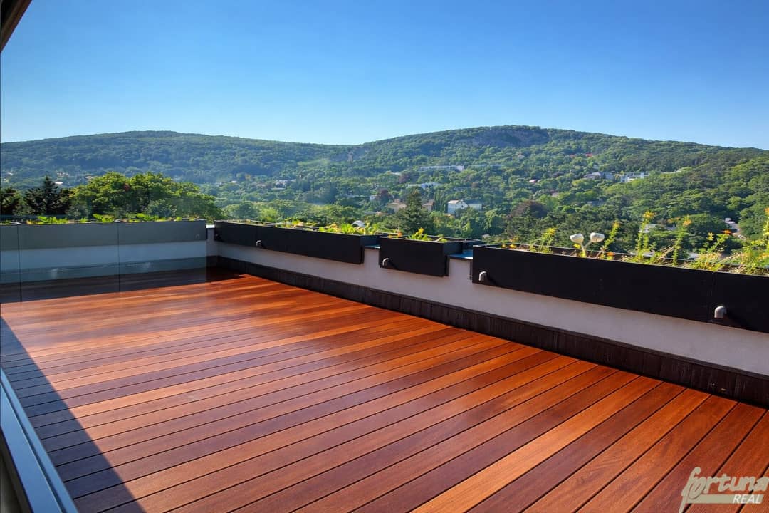 Penthouse Hallenbad Dachterrasse und Garage
