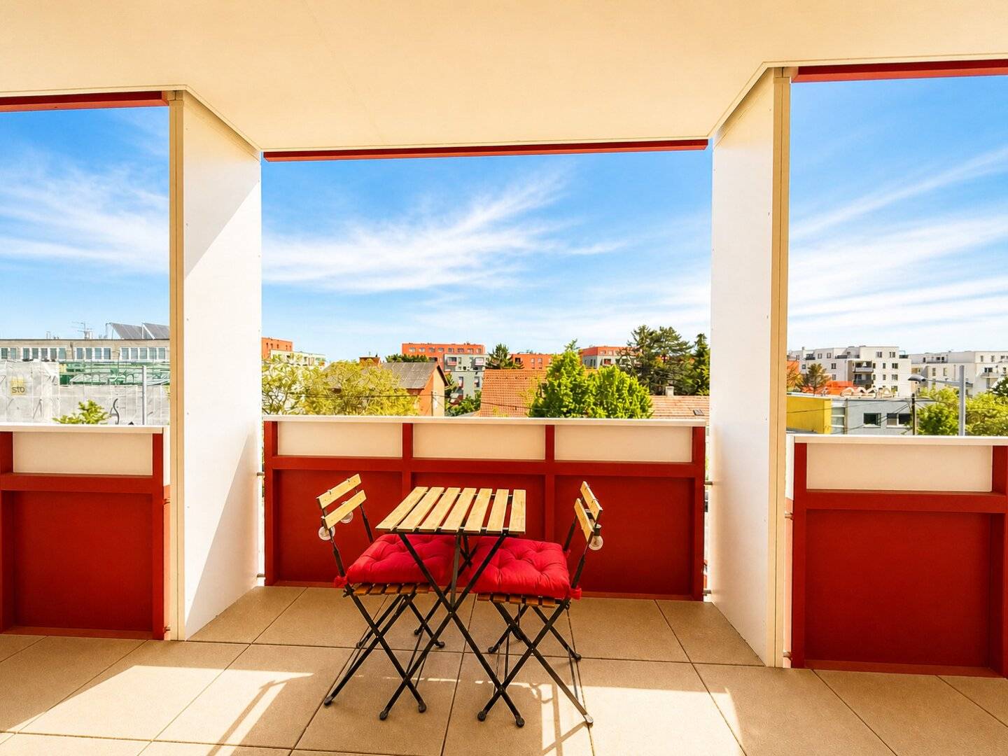 Newly built flat with large balcony near subway