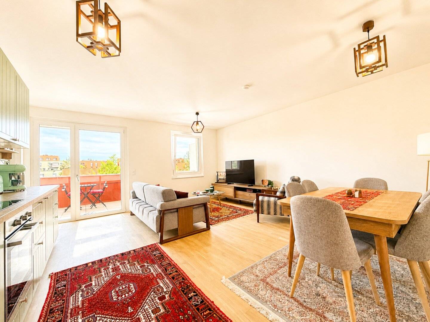 Newly built flat with large balcony near subway