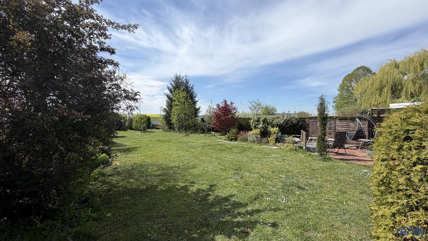 Bright Bungalow with Large Terrace and Spacious Garden