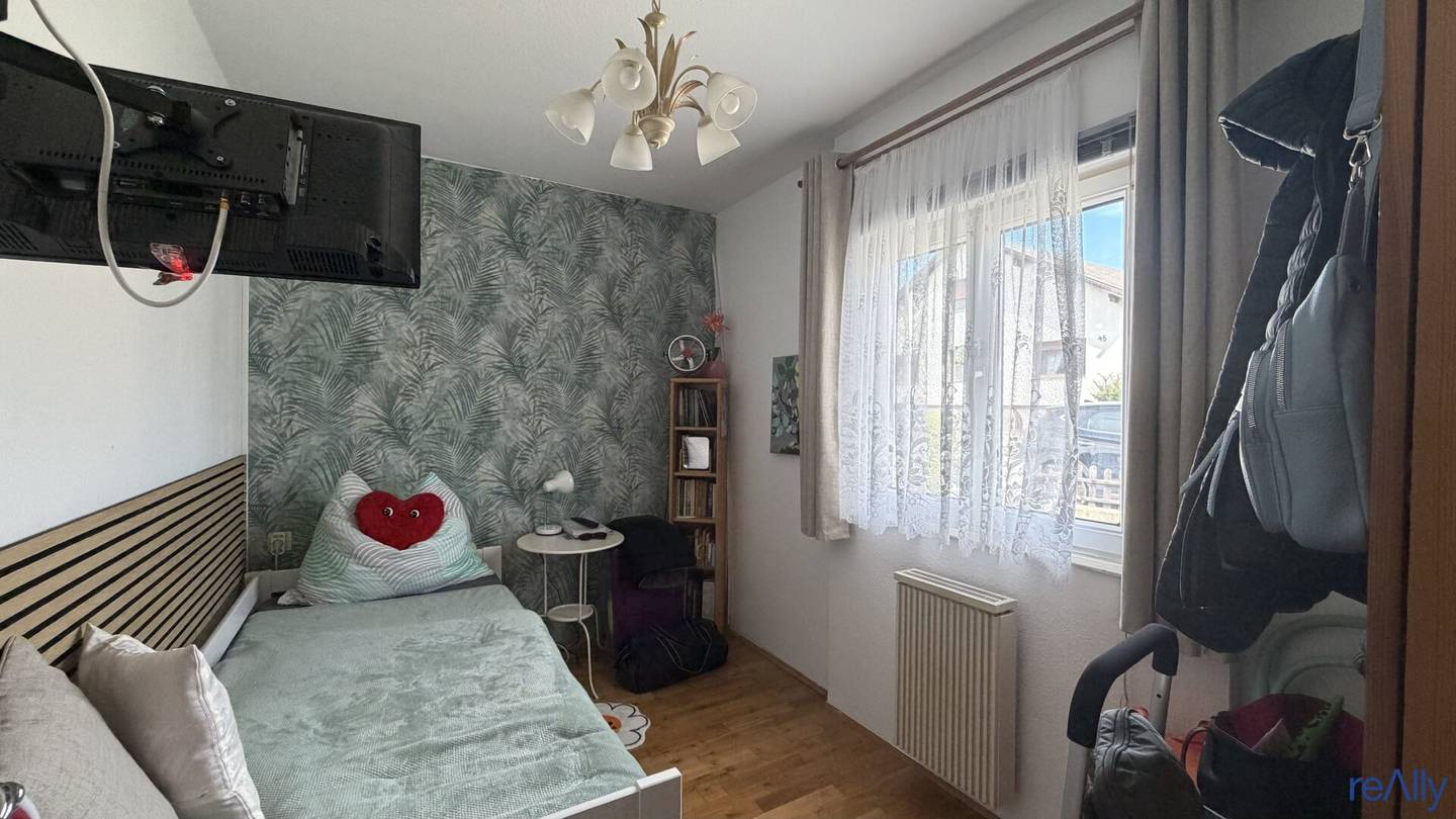Bright Bungalow with Large Terrace and Spacious Garden