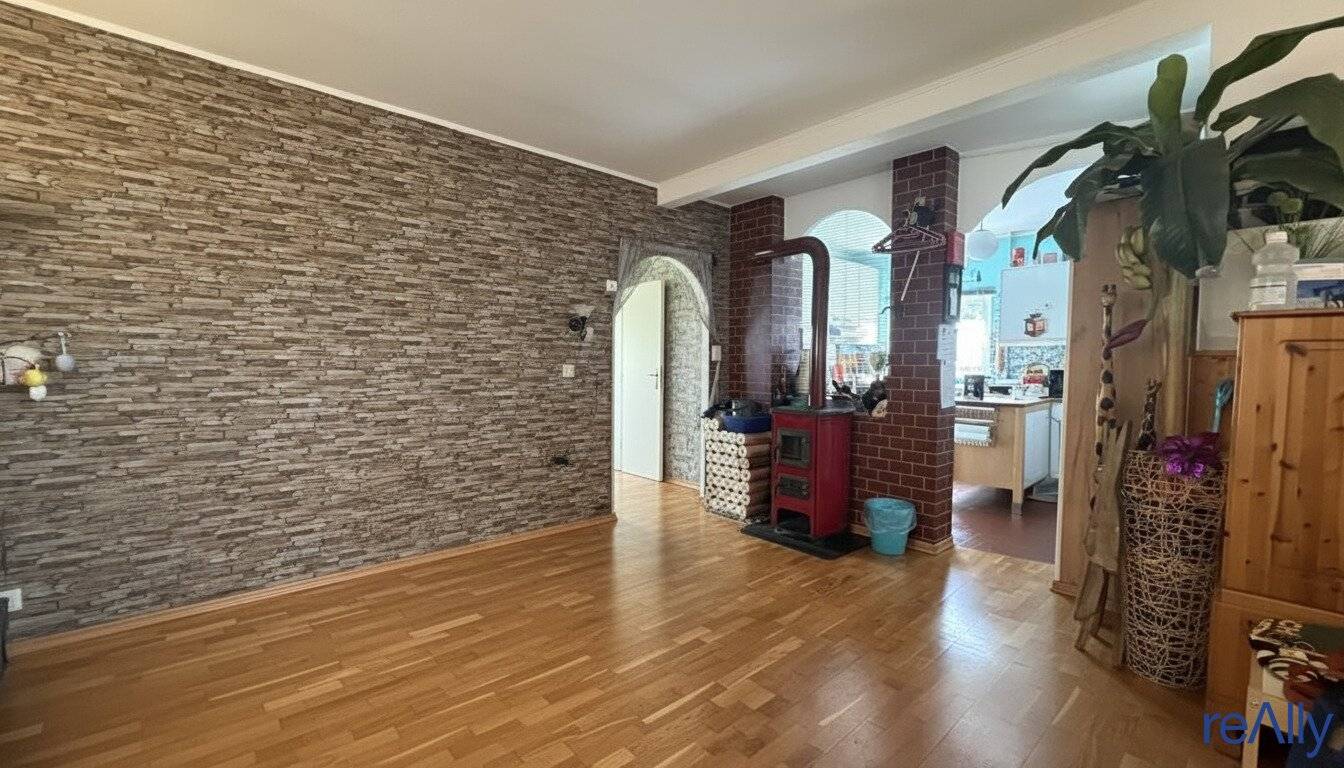 Bright Bungalow with Large Terrace and Spacious Garden