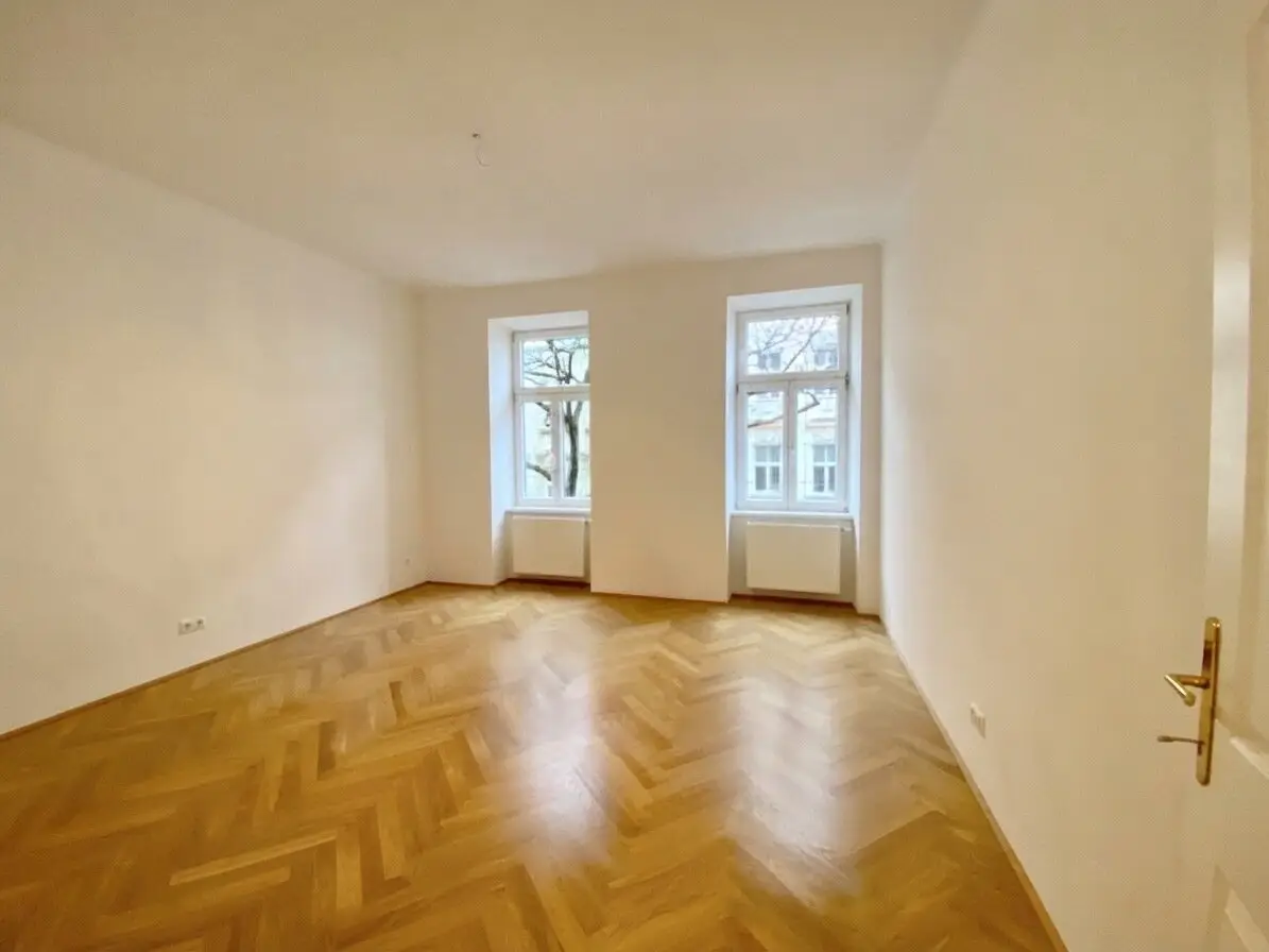 First occupancy historic apartment near U3
