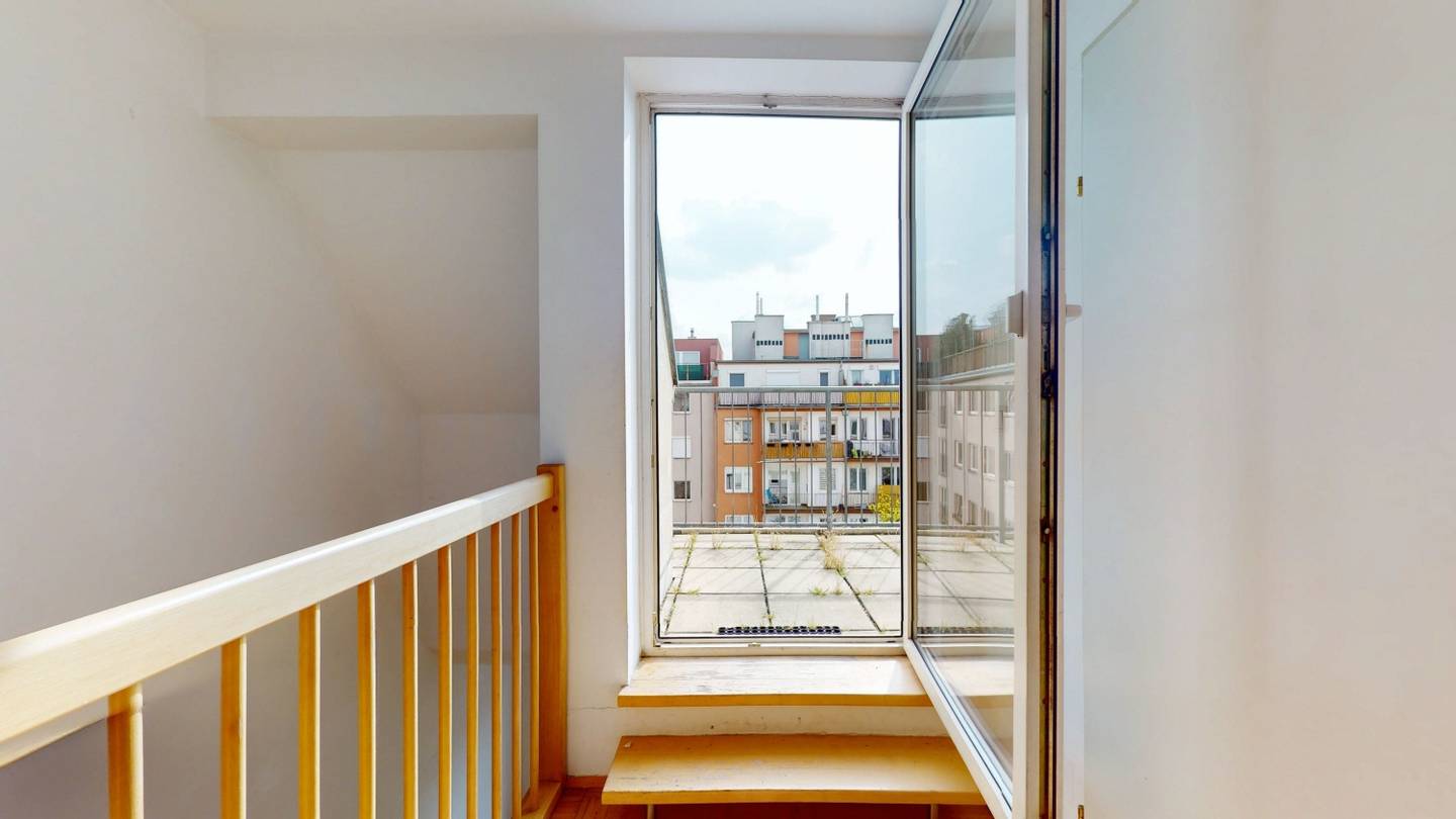 Dachgeschosswohnung with terrace in quiet courtyard location