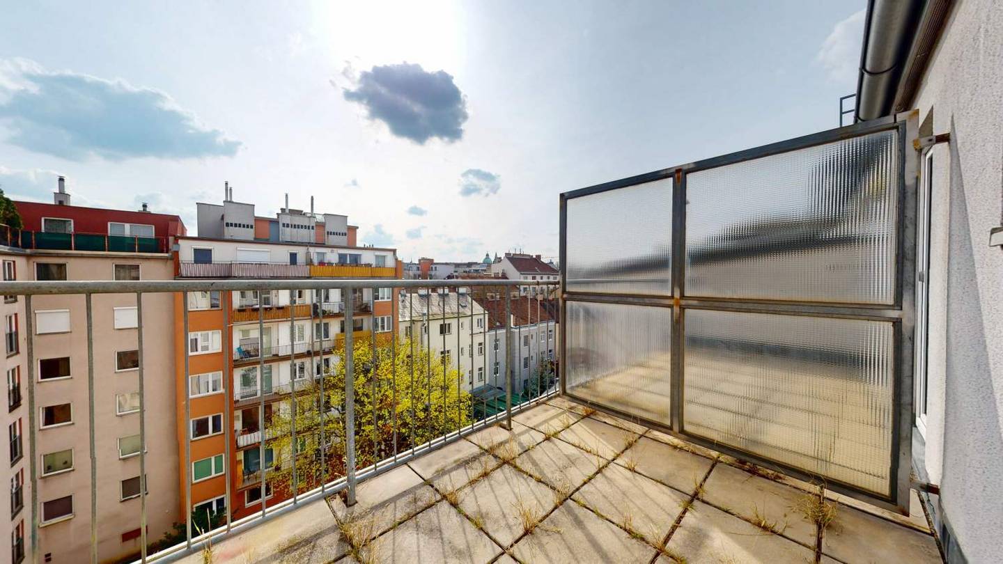 Dachgeschosswohnung with terrace in quiet courtyard location