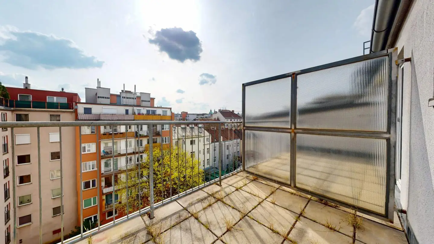 Dachgeschosswohnung with terrace in quiet courtyard location