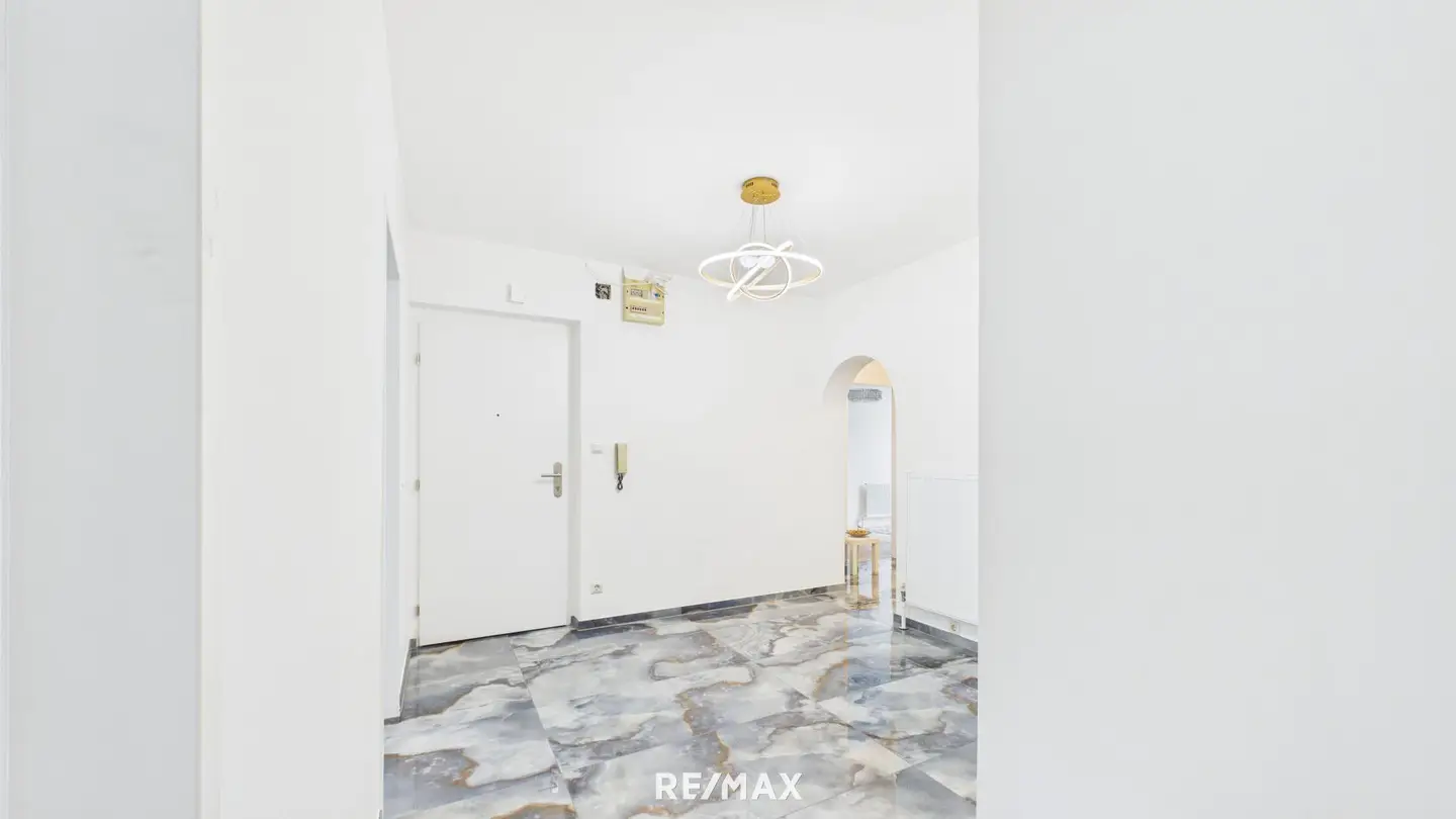 Wohnung mit neuer Miele Küche und Loggia