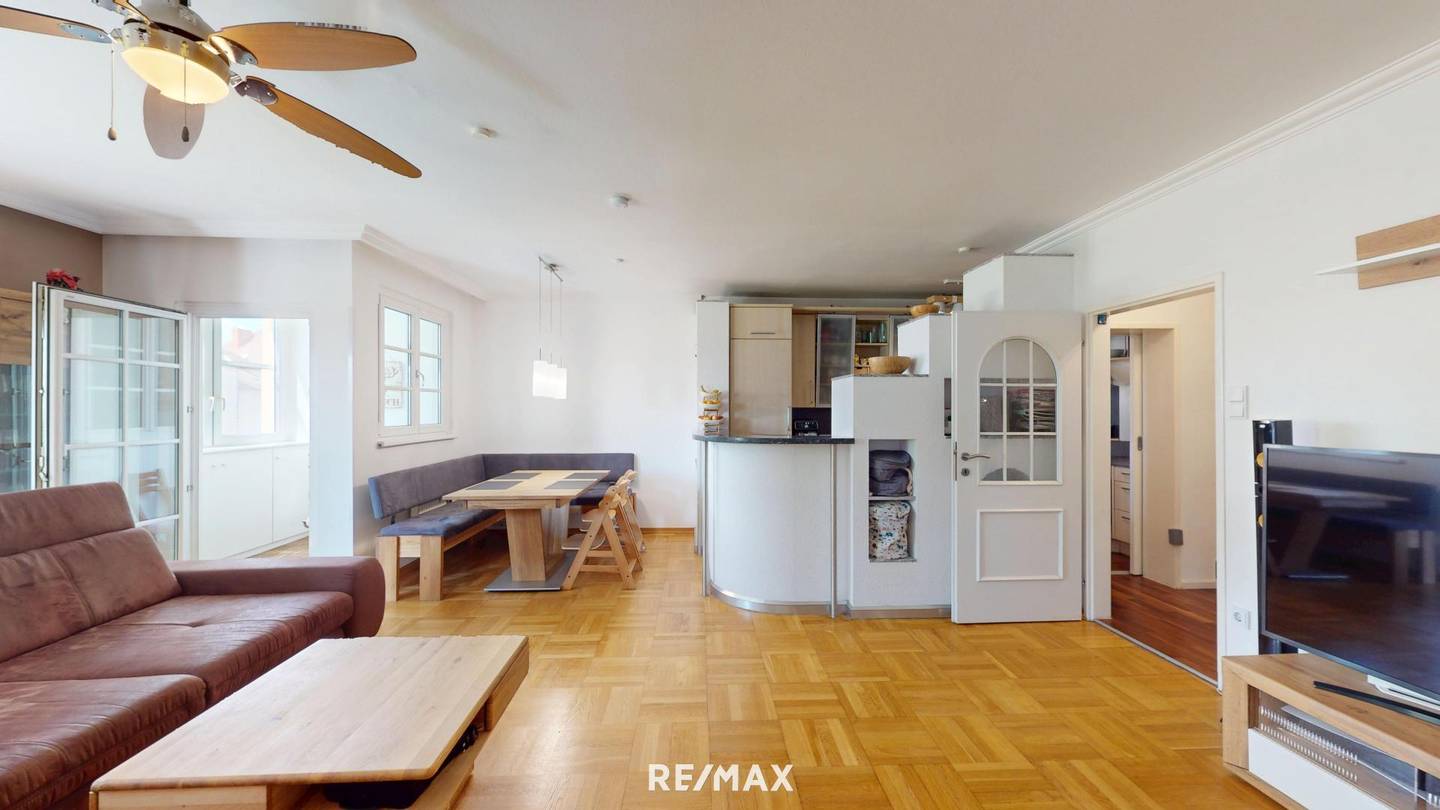 Apartment with lift and two loggias in Neustadt