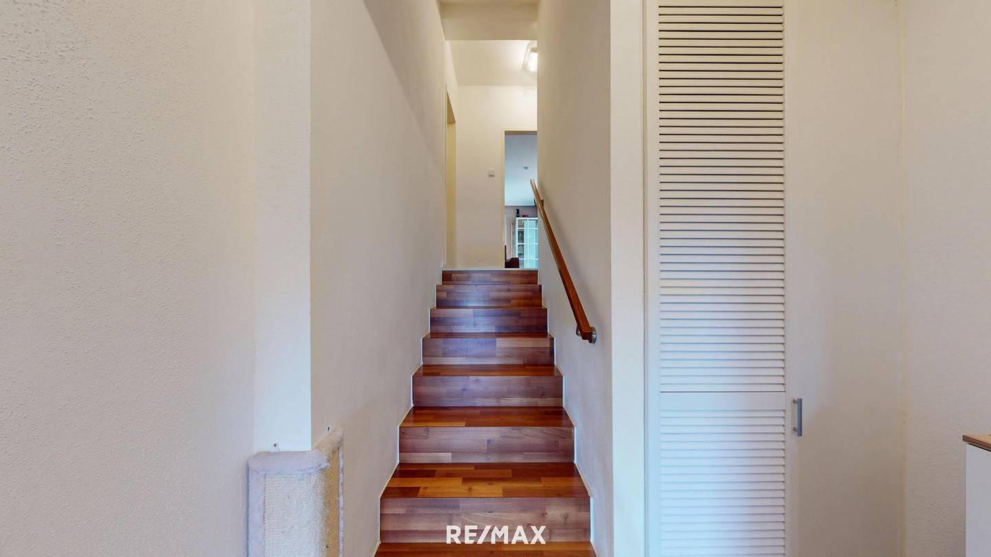 Apartment with lift and two loggias in Neustadt