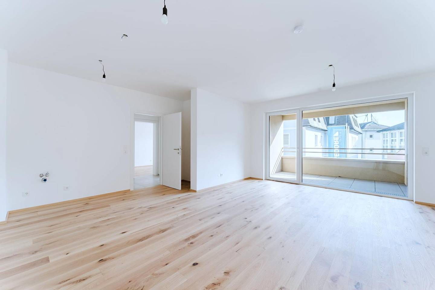 New build in Vöcklabruck city center with loggia