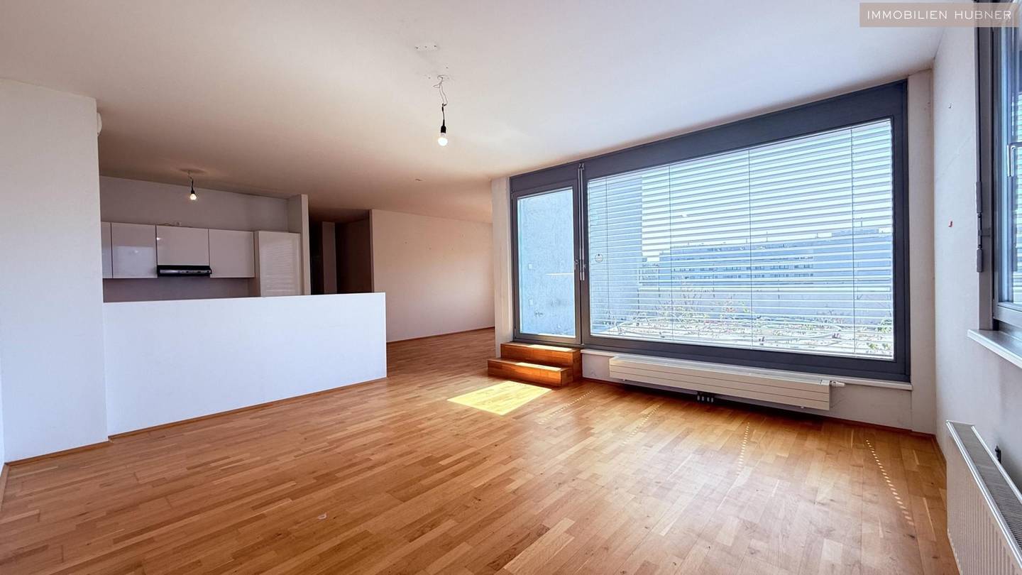 Top floor apartment near U3 Gasometer with two terraces