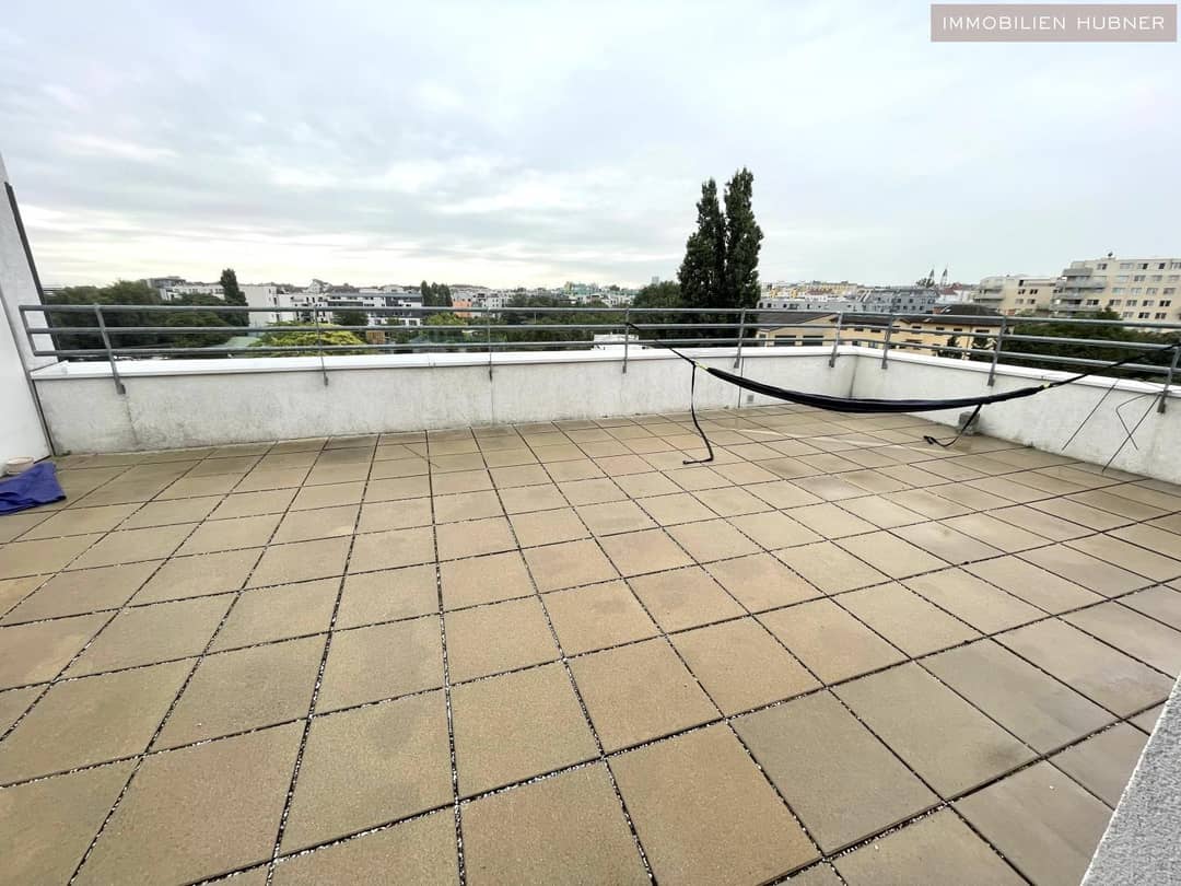 Dachgeschosswohnung nahe U3 Gasometer zwei Terrassen