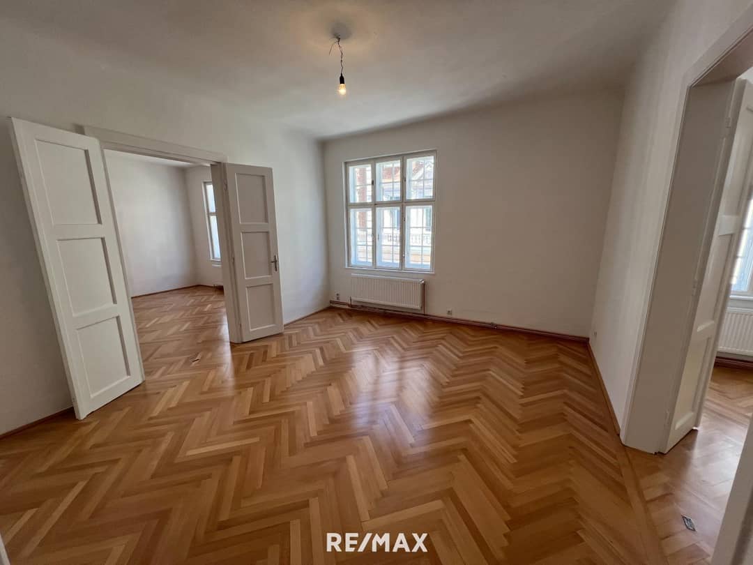 Renovated historic apartment in city center