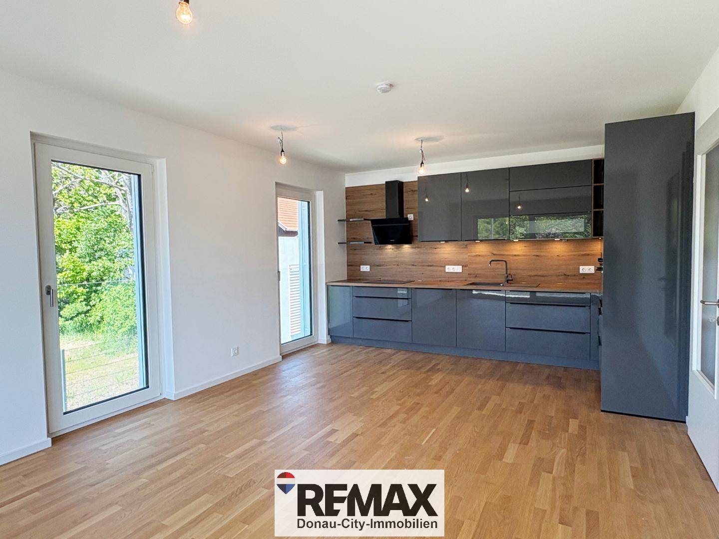 Brand new apartment with south facing balcony and garage space