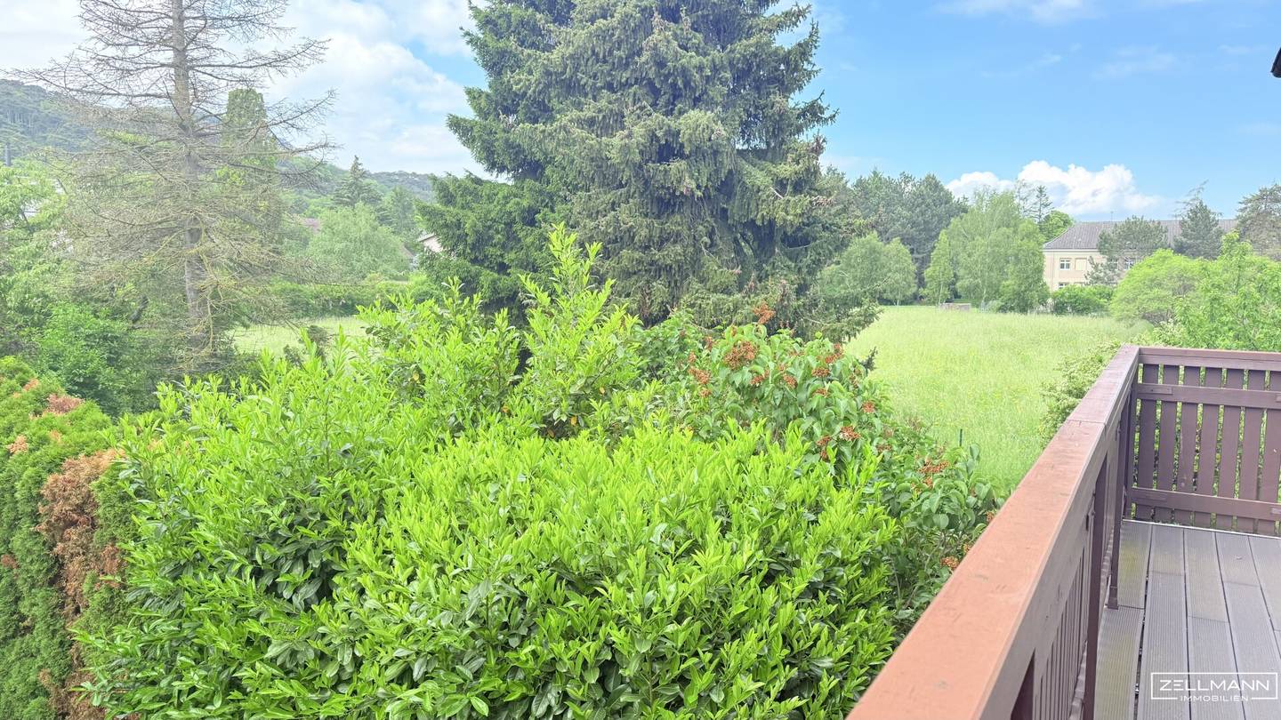 House feeling on two levels – spacious garden residence with flexible living and work area, XXL garage and new air source heat pump | ZELLMANN IMMOBILIEN