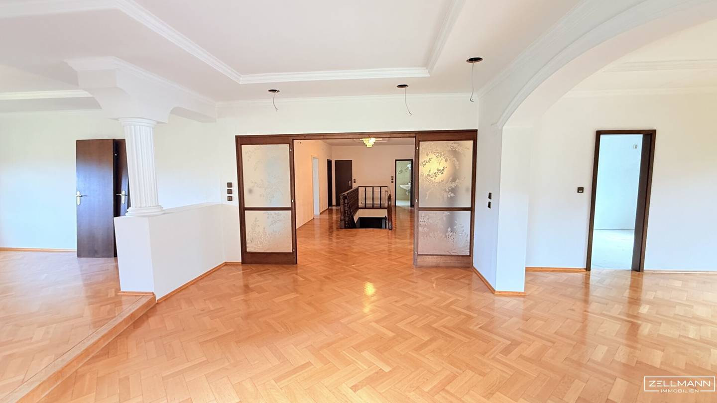 House feeling on two levels – spacious garden residence with flexible living and work area, XXL garage and new air source heat pump | ZELLMANN IMMOBILIEN