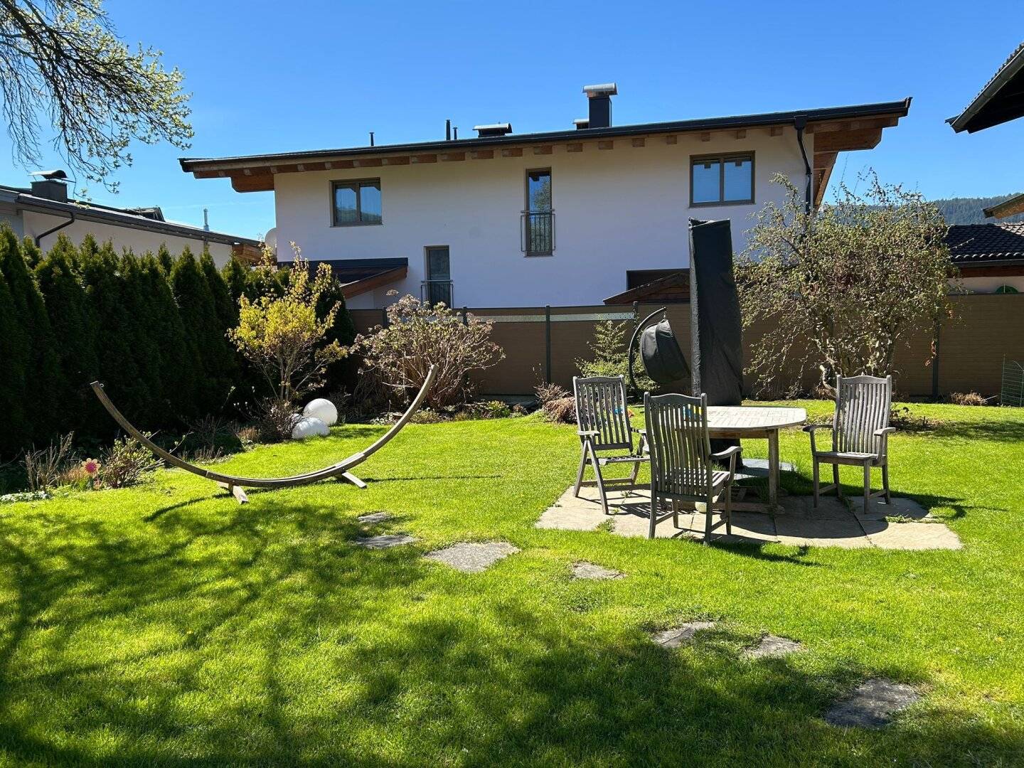 Attraktives Wohnhaus mit zwei Einheiten in ruhiger Lage von Itter