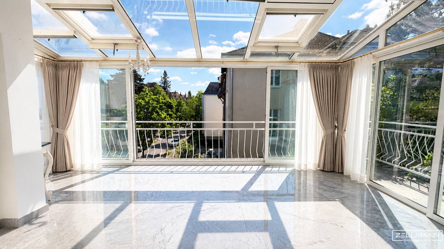 Penthouse with private lift winter garden and garage in Hietzing