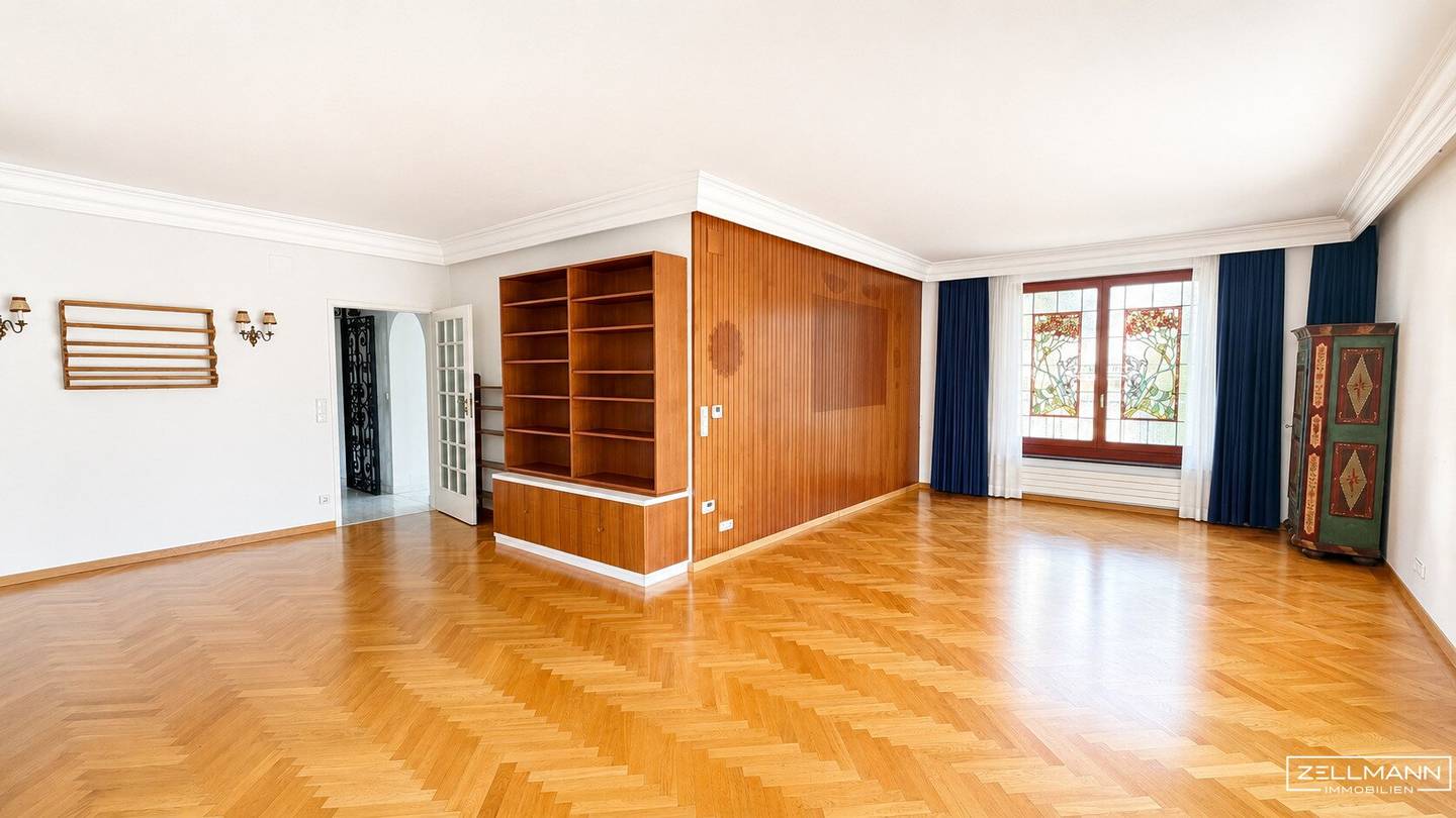 Penthouse with private lift winter garden and garage in Hietzing