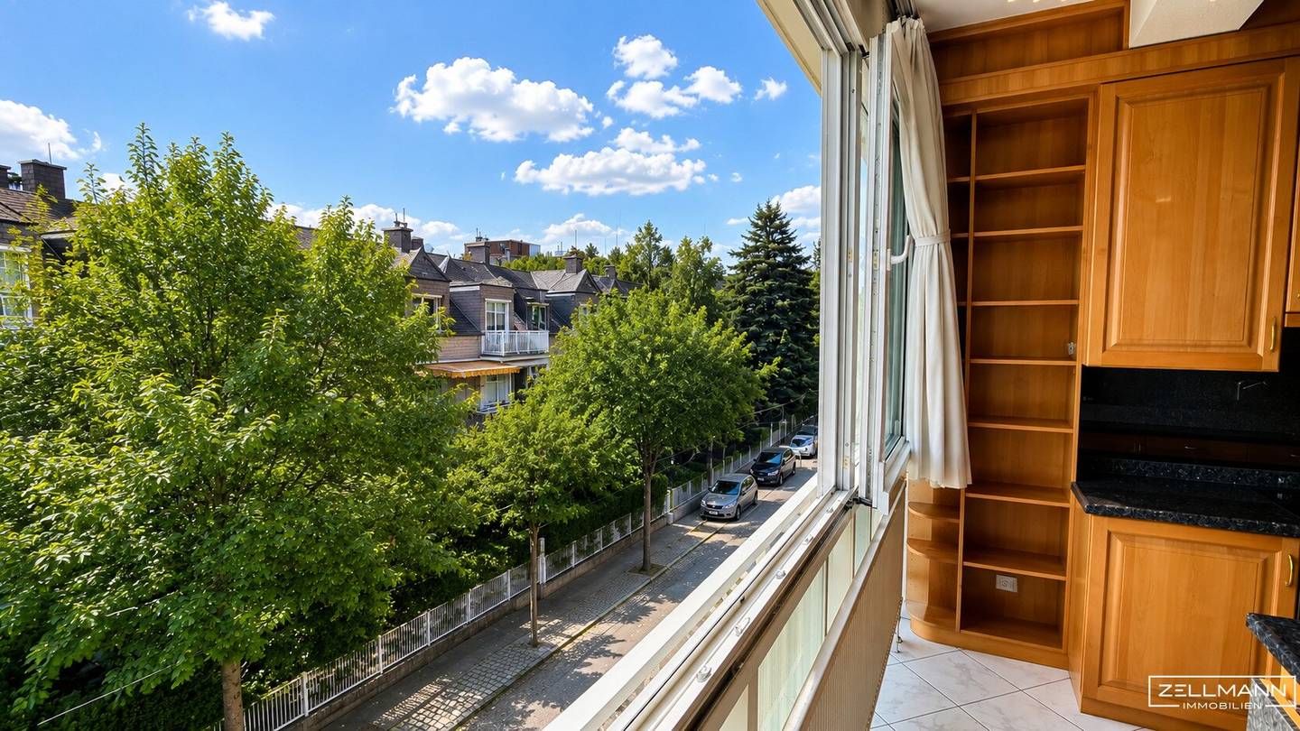 Penthouse with private lift winter garden and garage in Hietzing