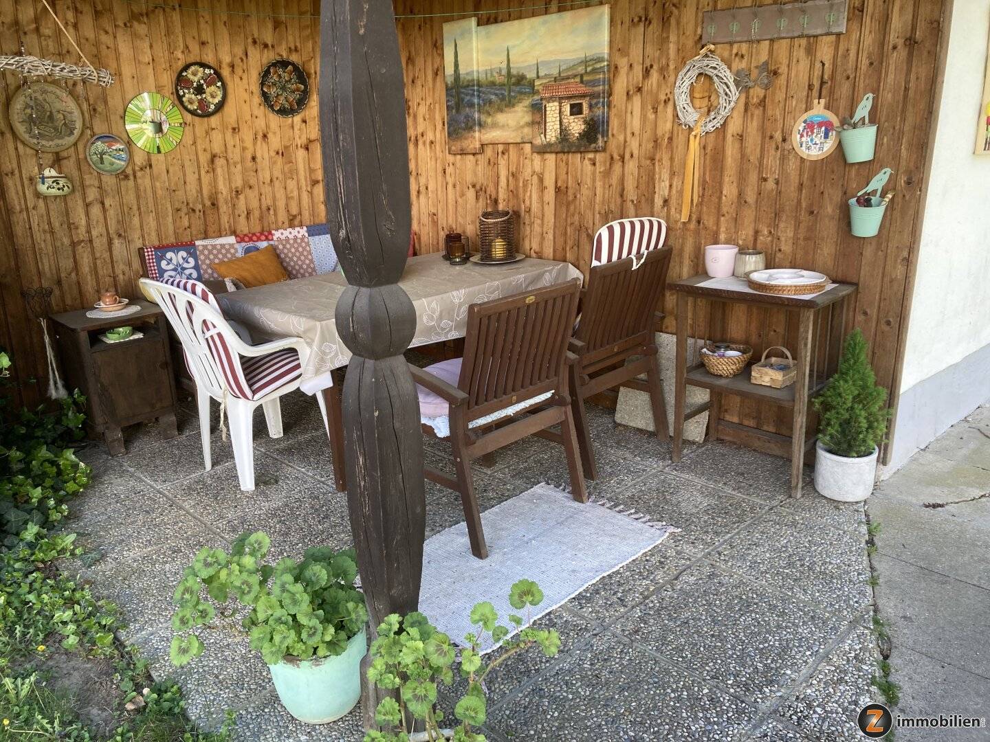 Einfamilienhaus mit Nebengebäuden und gepflegtem Garten!