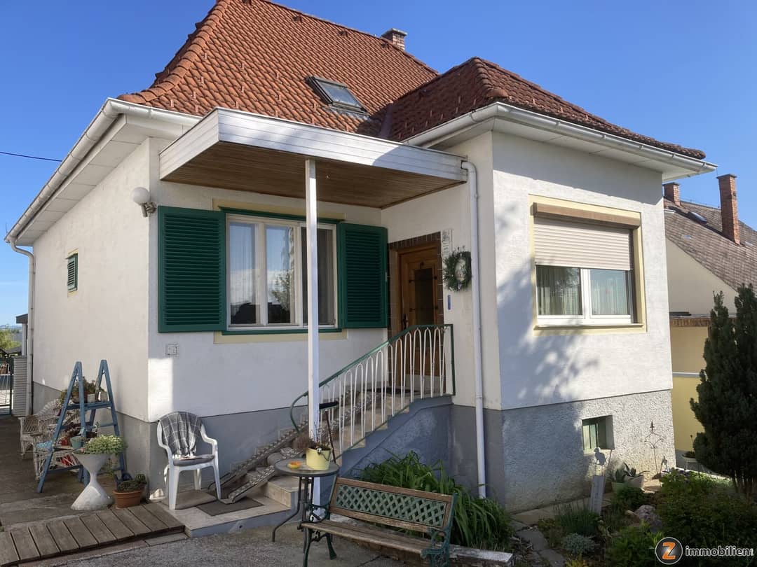 Einfamilienhaus mit Nebengebäuden und gepflegtem Garten!