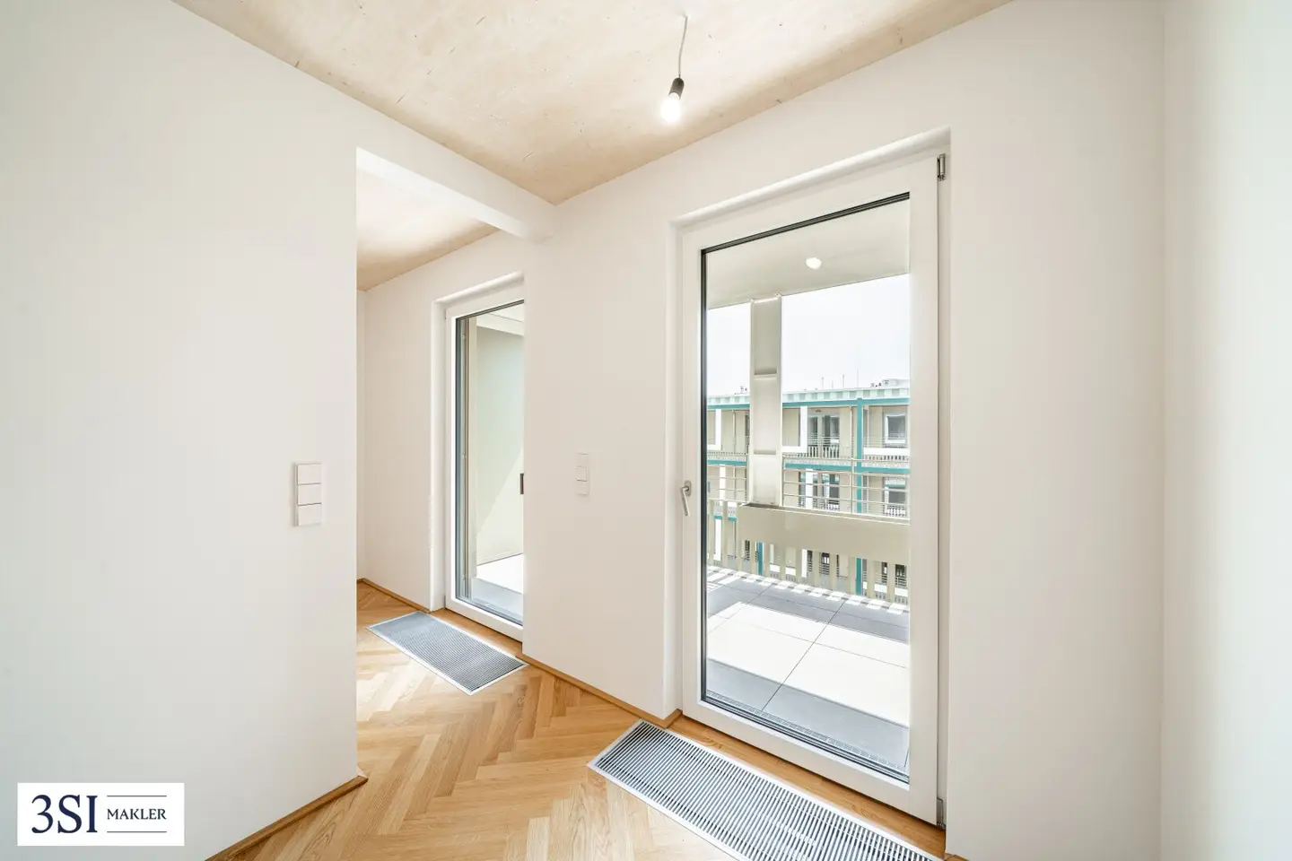 Smart Living at the Danube Canal with Balcony