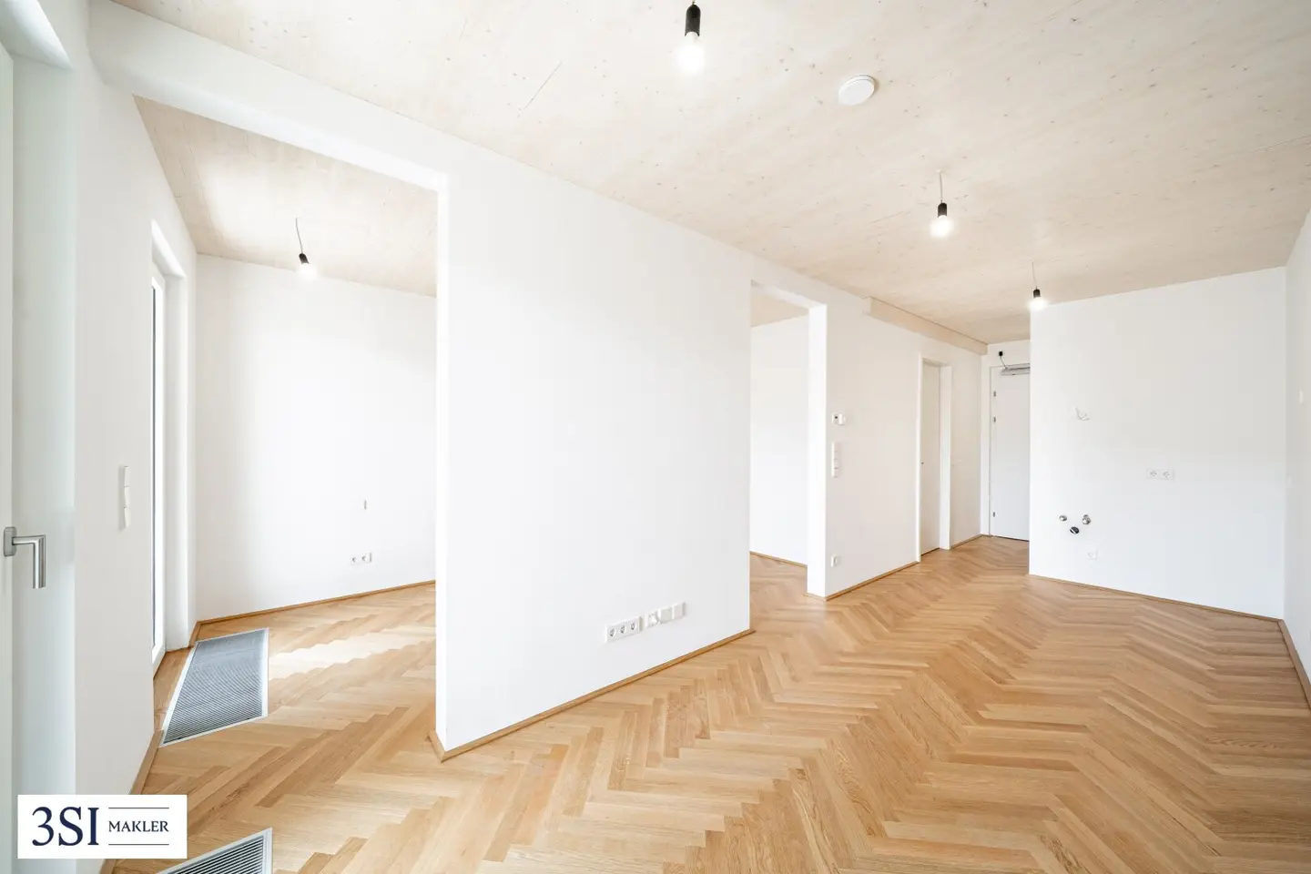 Smart Living at the Danube Canal with Balcony
