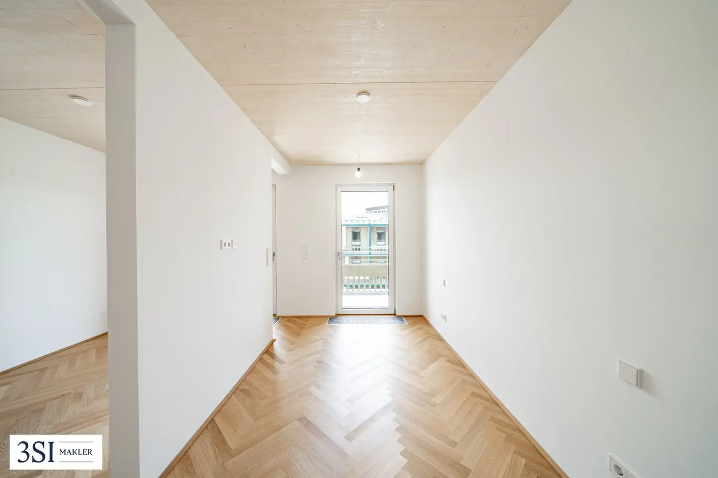 Smart Living at the Danube Canal with Balcony