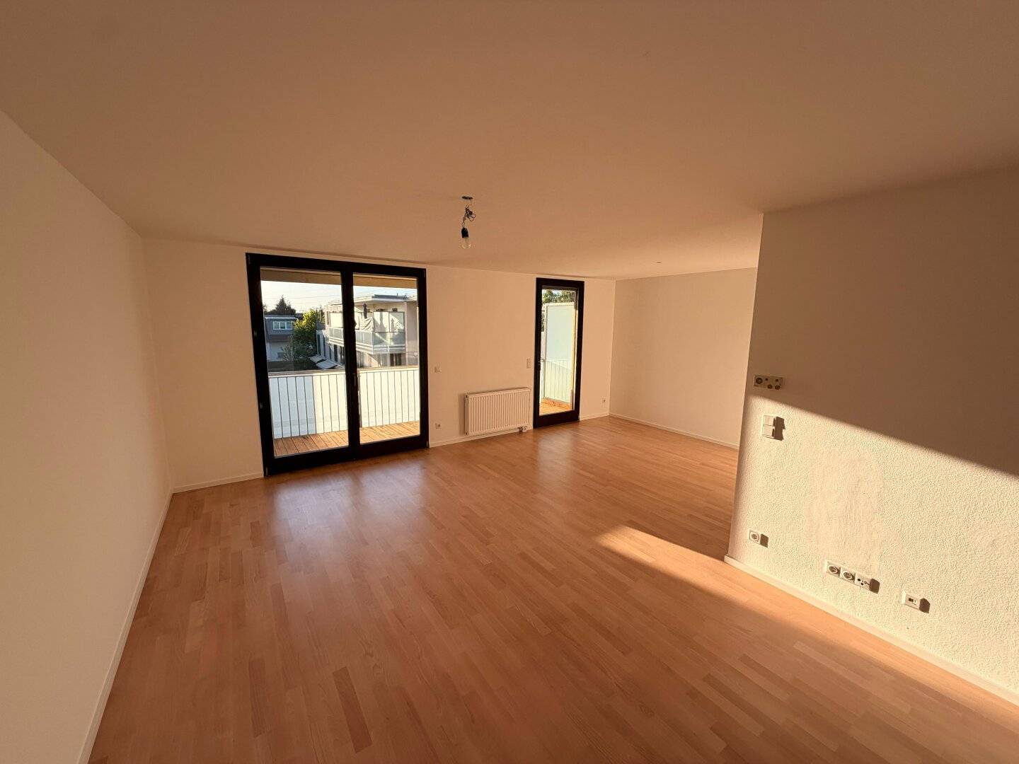 Brightly renovated apartment with west facing balcony in a quiet location