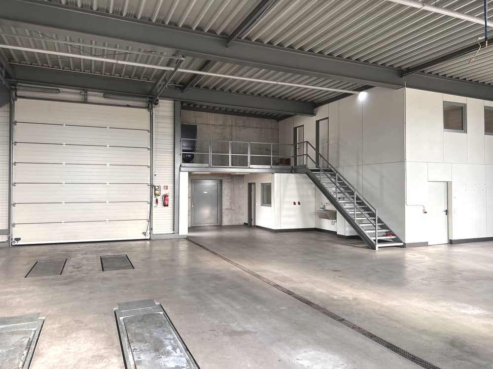 Hall Lustenau, 345 m², Border Location