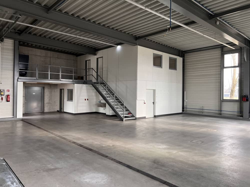 Hall Lustenau, 345 m², Border Location
